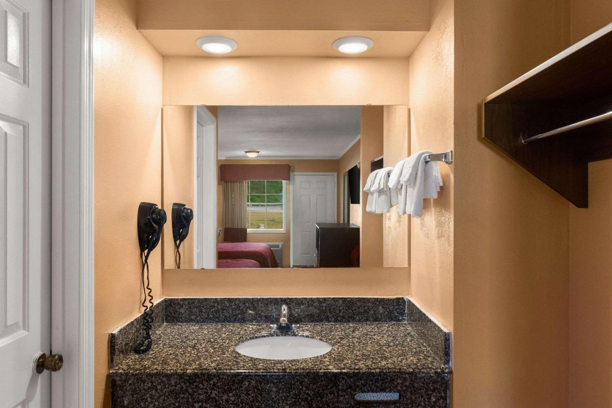 Econo Lodge Cornersville Экстерьер фото