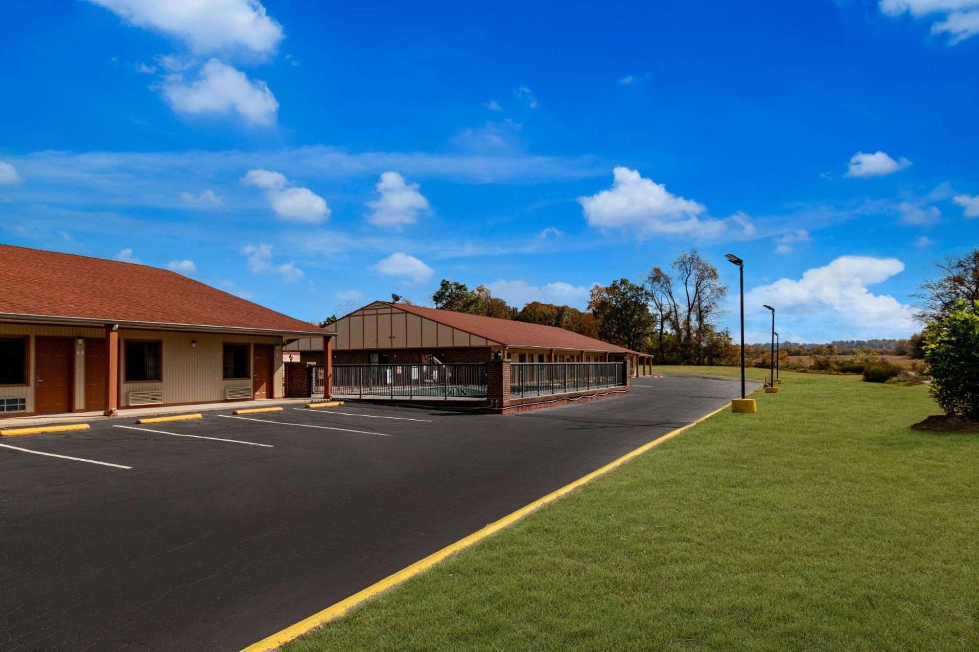 Econo Lodge Cornersville Экстерьер фото